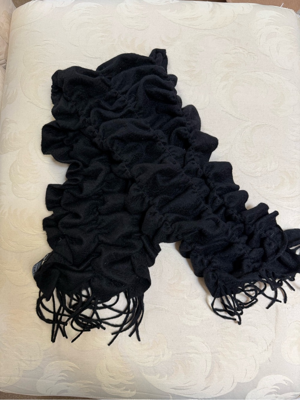 SAYAMI 100% Cashmere Black Ruffle Scarf Fringe Soft Knit